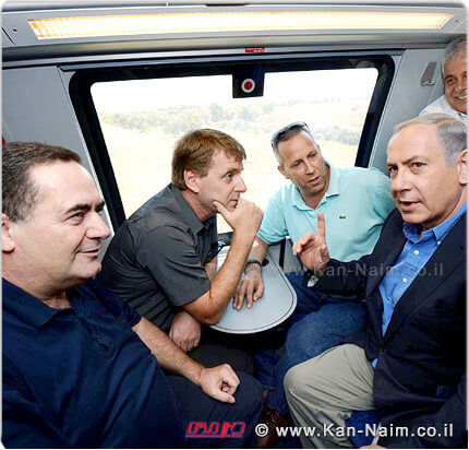 ראש הממשלה מר נתניהו עם השר כץ בקו רכבת ישראל בין אשקלון לבאר שבע