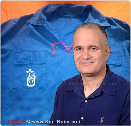 מזכ”ל תנועת המושבים ויו”ר התאחדות חקלאי ישראל, מאיר צור עם חולצת התנועה מזכ”ל תנועת המושבים ויו”ר התאחדות חקלאי ישראל, מאיר צור עם חולצת התנועה