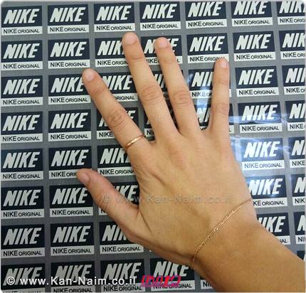מותג Nike | סוכלה הברחת ענק של תוויות מזויפים של מותגים ידועים צילום רשות המסים עיבוד שולי סונגו ©