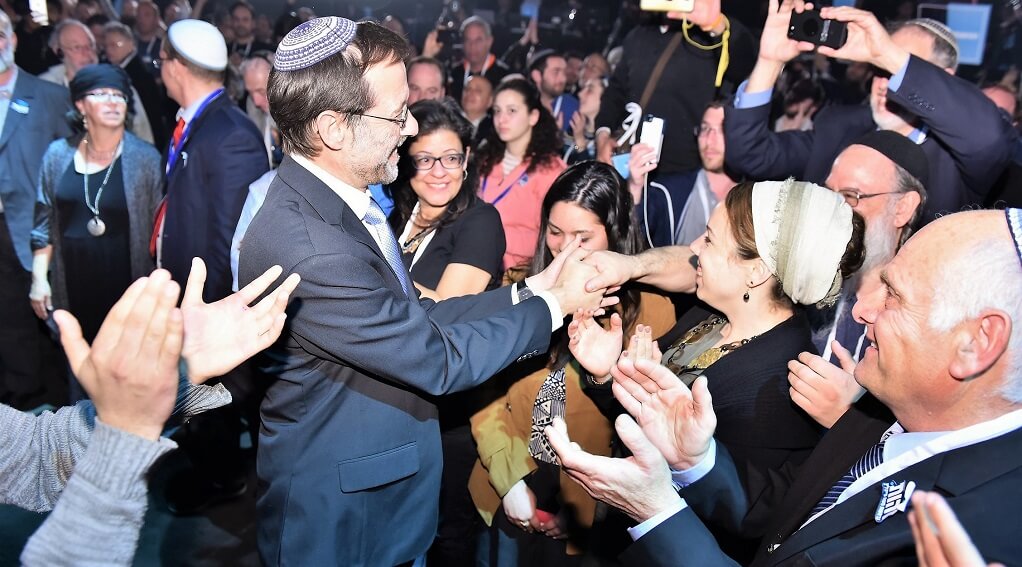 משה פייגלין, מתקבל באהדה בועידת מפלגת זהות הראשונה שנפתחה אמש בהצלחה | צילום: פלג אלקלעי משה פייגלין, מתקבל באהדה בועידת מפלגת זהות הראשונה שנפתחה אמש בהצלחה | צילום: פלג אלקלעי