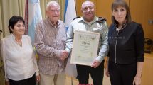 הרמטכ"ל, רב אלוף גדי איזנקוט עם הגברת לימור לבנת, יושבת ראש הקרן לרווחה לנפגעי השואה וניצולי שואה | צילום: דוץ.