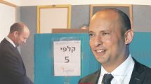 בנט, הרביץ שיעור חינוכי כואב למתחריו על הכיסא בבית היהודי | עיבוד צילום: שולי סונגו ©