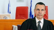 כב' השופט דוקטור זאיד פלאח, בית משפט השלום בחיפה | צילום רקע: מארק ניימן, לע"מ | עיבוד צילום: שולי סונגו©