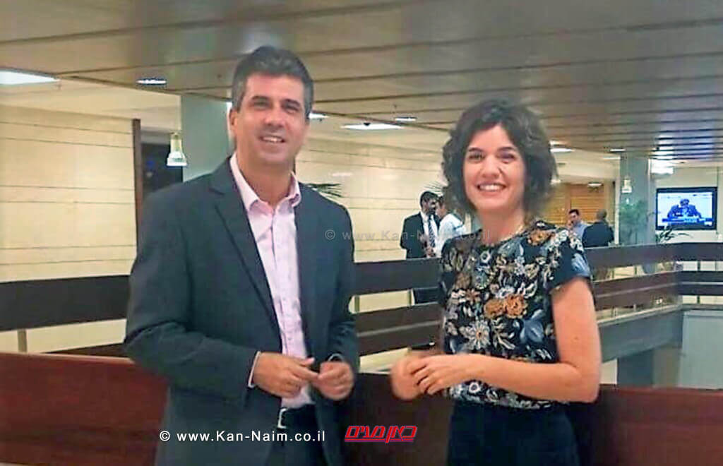 חברת הכנסת תמר זנדברג עם שר הכלכלה חבר הכנסת אלי כהן | עיבוד צילום: שולי סונגו © חברת הכנסת תמר זנדברג עם שר הכלכלה חבר הכנסת אלי כהן | עיבוד צילום: שולי סונגו ©