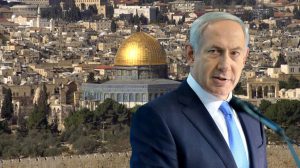 ראש הממשלה מר בנימין נתניהו ברקע: מסגד אל-אקצא | פָּרָשַׁת דְבָרִים | מנהיג צריך להיות חכם וגם ידוע | עיבוד צילום: שולי סונגו