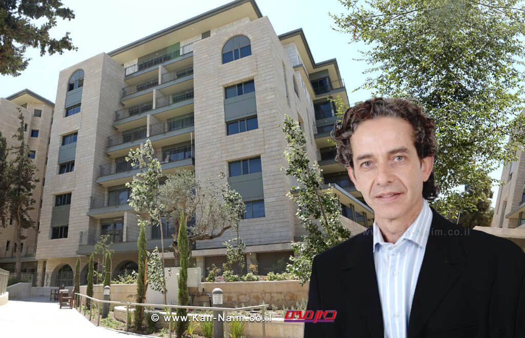 משנה למנכל חברת דרה | Dara קובי בן שמחון ברקע הדמיית דירות יוקרה בבוטיק נביאים בירושלים | הדמיה: סטודיו אנדו | עיבוד צילום: שולי סונגו ©