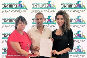 מימין לשמאל: הגב' חגית מגן ראש מינהל הסכמי עבודה ושכר ב'מרכז השלטון המקומי' מר רונן אהרוני מנהל חטיבת רשויות מקומיות וחינוך ונוער בהסתדרות המעוף והגב' יפה בן דוד מזכלית הסתדרות המורים | עיבוד צילום: שולי סונגו ©