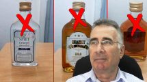 הממונה על התקינה במשרד הכלכלה והתעשייה מר יעקב וכטל ברקע המשקאות הכוהליים המסוכנים עיבוד צילום: שולי סונגו ©