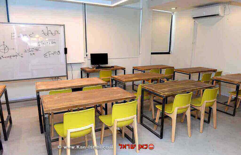 אליעזר – מרכז הצעירים בעיר חולון | צלם: טל קירשנבאום אליעזר – מרכז הצעירים בעיר חולון | צלם: טל קירשנבאום