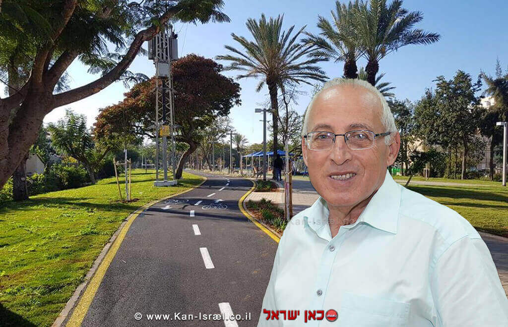 ראש עיריית חולון מוטי ששון על רקע דרך לרוכבי אופניים בעיר