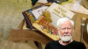אורי אבנרי | ברקע: הגדות מודרניות על שולחן הסדר