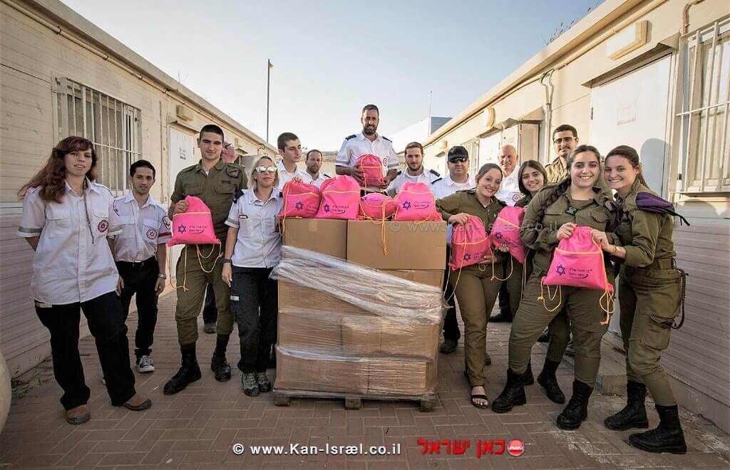 מתנדבי מדא מחלקים חבילות ממתקים לחיילי צהל