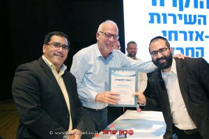 השר אורי אריאל עם שר-שלום ג'רבי, והרב מתנאל בלדב