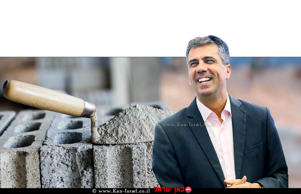 אלי כהן, שר הכלכלה והתעשייה חבר כנסת על רקע: מלט | עיבוד צילום: שולי סונגו שר הכלכלה והתעשייה אלי כהן על רקע מלט