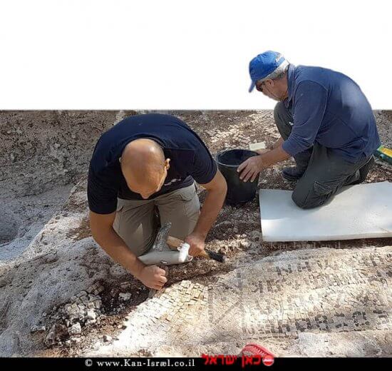 עבודות שימור הכתובת באתר הארכיאולוגי הגת המשוכלל להכנת יין ב-צור נתן | צילום: ראלב אבו דיאב, רשות העתיקות | עיבוד צילום: שולי סונגו