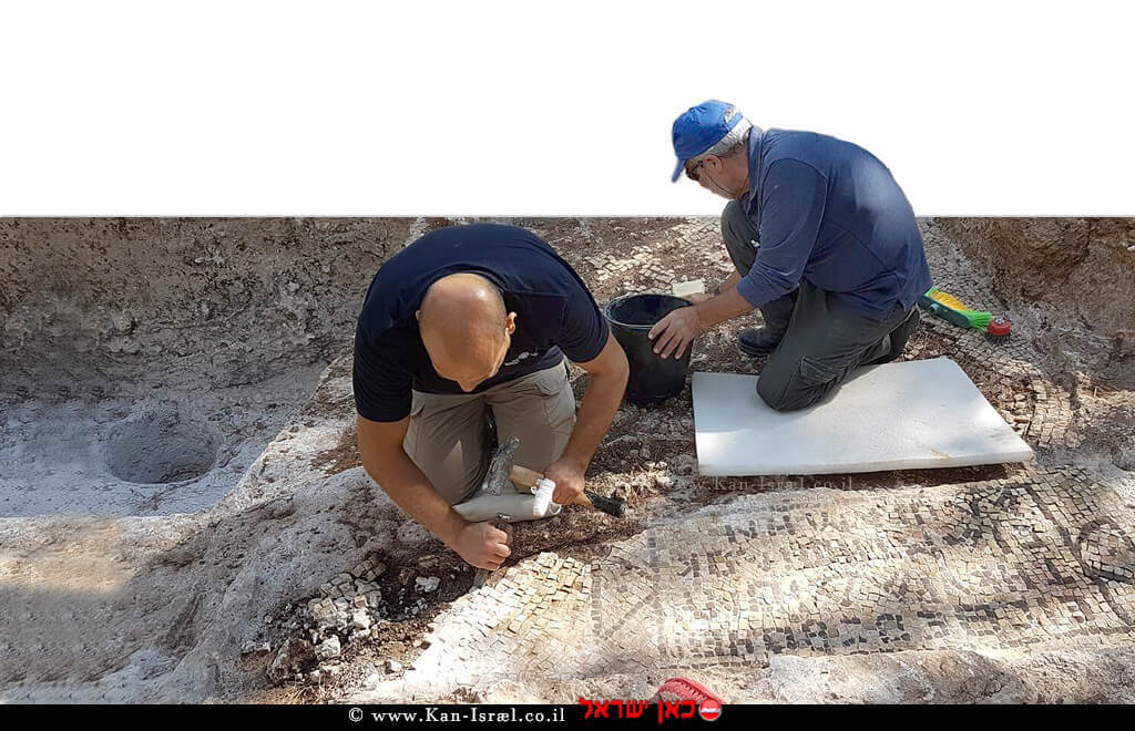 עבודות שימור הכתובת באתר הארכיאולוגי הגת המשוכלל להכנת יין ב-צור נתן | צילום: ראלב אבו דיאב, רשות העתיקות | עיבוד צילום: שולי סונגו