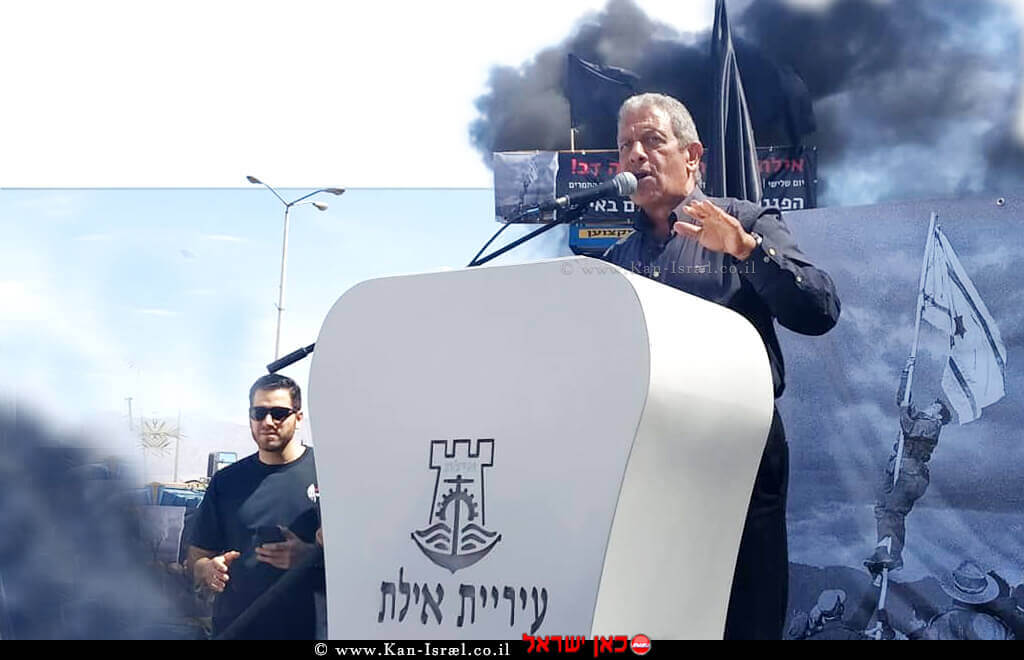 ראש עיריית אילת מר מאיר יצחק-הלוי, פותח בשביתת רעב כנגד ההחלטה לסגור את שדה התעופה שדה דב | עיבוד צילום: שולי סונגו ראש עיריית אילת מר מאיר יצחק-הלוי, פותח בשביתת רעב כנגד ההחלטה לסגור את שדה התעופה שדה דב | עיבוד צילום: שולי סונגו