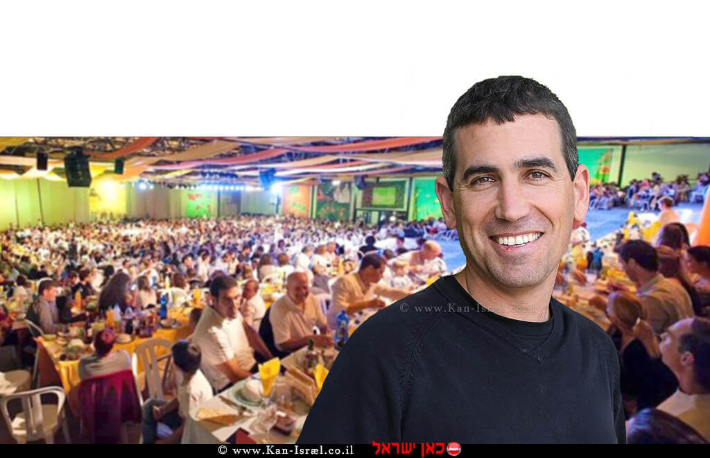 עפרי רביב ראש אגף צעירים ומעורבות בחברה של התנועה הקיבוצית ברקע: ליל סדר בקיבוץ | צילום: נמרוד עוז עפרי רביב ראש אגף צעירים ומעורבות בחברה של התנועה הקיבוצית ברקע: ליל סדר בקיבוץ | צילום: נמרוד עוז