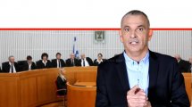משה כחלון שר האוצר ויושב ראש מפלגת "כולנו" ברקע: בית המשפט הגבוה לצדק | עיבוד: שולי סונגו