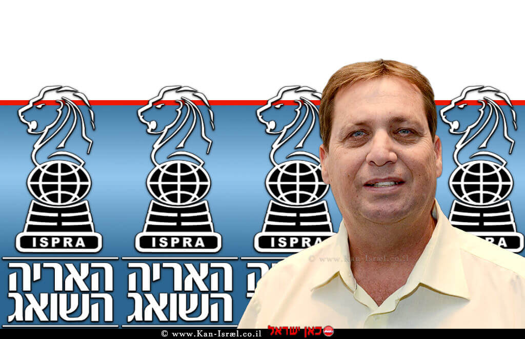 איתן הרשקו, יושב ראש איגוד יועצי התקשורת ויחסי הציבור בישראל ברקע לוגו תחרות האריה השואג | עיבוד צילום: שולי סונגו © איתן הרשקו, יושב ראש איגוד יועצי התקשורת ויחסי הציבור בישראל ברקע לוגו תחרות האריה השואג | עיבוד צילום: שולי סונגו ©