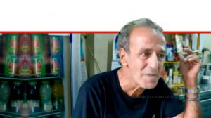 אליעזר בן ציון דלאל 'הסובל' מסדרת הטלוויזיה "החברים של נאור" מואשם במעשים מגונים | צילום מסך | עיבוד צילום: שולי סונגו ©