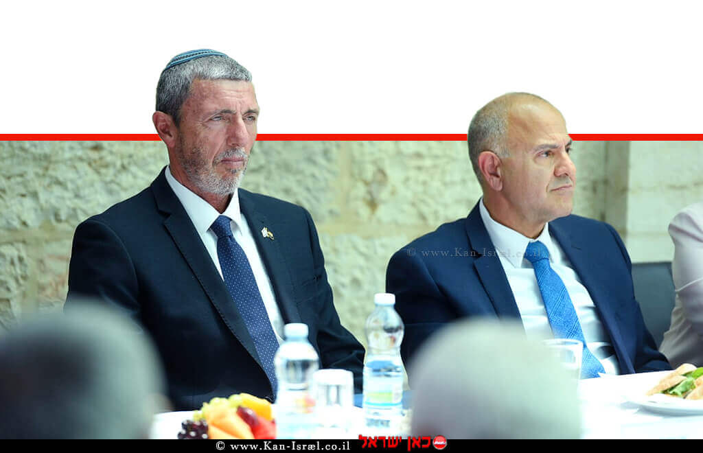 שמואל אבואב, מנכל משרד החינוך, עם שר החינוך הרב רפי פרץ | צילום: יוסי איפרגן, לשכת עתונות ממשלתית | עיבוד צילום: שולי סונגו © שמואל אבואב, מנכל משרד החינוך, עם שר החינוך הרב רפי פרץ | צילום: יוסי איפרגן, לשכת עתונות ממשלתית | עיבוד צילום: שולי סונגו ©