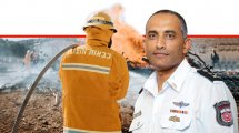 דדי שמחי, רב טפסר נציב כבאות והצלה לישראל | רקע: איש כיבוי בפעולה | עיבוד צילום: שולי סונגו ©
