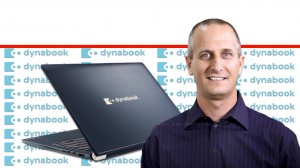 רז דרבי, מנכל חברת 'מפעיל' נציגת דיינבוק - Dynabook טושיבה בישראל ברקע לפטופ Portégé X30-F | עיבוד צילום: שולי סונגו ©