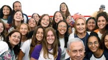 ראש הממשלה בנימין נתניהו חונך בית הספר למצוינות על שם יוני נתניהו זכרו לברכה עם תלמידות האולפנה, באולפנת השומרון אורט באלקנה | צילומים: חיים צח, לעמ