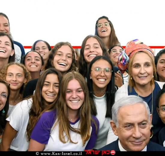 ראש הממשלה בנימין נתניהו חונך בית הספר למצוינות על שם יוני נתניהו זכרו לברכה עם תלמידות האולפנה, באולפנת השומרון אורט באלקנה | צילומים: חיים צח, לעמ