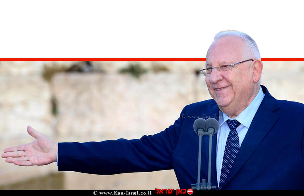 ראובן רובי ריבלין נשיא מדינת ישראל ברקע הכותל בירושלים | צילום: מדף פייסבוק | עיבוד צילום ממחושב: שולי סונגו© ראובן רובי ריבלין נשיא מדינת ישראל ברקע הכותל בירושלים | צילום: מדף פייסבוק | עיבוד צילום ממחושב: שולי סונגו©