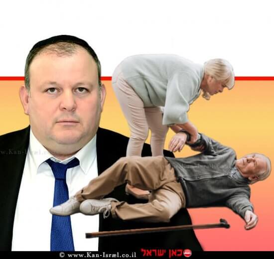 עורך דין מאור גלבוע ברקע: אדם מבוגר שמעד ומקבל סיוע ראשוני, הדמייה | צילום: פוטו יחזקאל | עיבוד ממחושב: שולי סונגו©