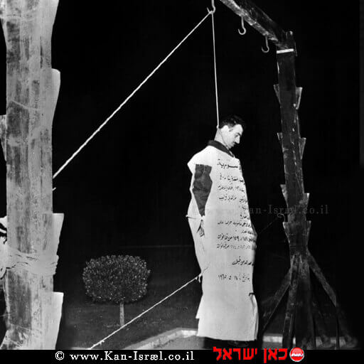 תלייתו של אלי כהן בכיכר מרג'ה בעיר דמשק | צילום: ויקיפדיה | עיבוד צילום: שולי סונגו © תלייתו של אלי כהן בכיכר מרג'ה בעיר דמשק | צילום: ויקיפדיה | עיבוד צילום: שולי סונגו ©