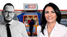 אניטה יצחק, סגנית הממונה על הרשוּת להגנת הצרכן ולסחר הוגן וראש אגף חקירות ומודיעין עם עורך דין איתי-אנשל מטעם מטעם חב' דאבל פיס ברקע: תחנת לוטו | עיבוד צילום: שולי סונגו ©