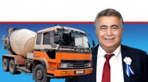 שר הכלכלה והתעשייה חבר הכנסת עמיר פרץ ברקע: משאית מלט | עיבוד צילום: שולי סונגו ©
