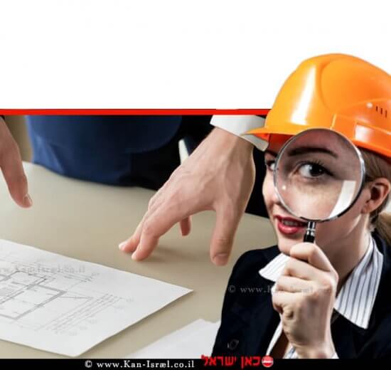 שמאית מקרקעין בוחנת בזכוכית מגדלת תוכנית בנייה, הדמייה | עיבוד צילום: שולי סונגו ©