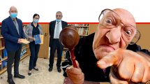 כבוד השופט (בדימוס) אורי שהם, נשיאת בית המשפט העליון, כבוד השופטת אסתר חיות שר המשפטים, חבר כנסת אבי ניסנקורן במעמד הגשת הדוח השנתי של נציבות תלונות הציבור על שופטים | רקע הדמיית שופט | צילום: הרשות השופטת | עיבוד צילום: שולי סונגו ©