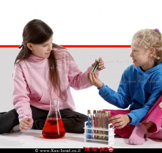 ניסויים מדעיים כלמידה חווייתית בטכנו-דע חדרה | עיבוד צילום: שולי סונגו ©