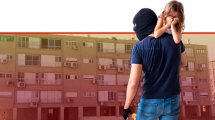 פדופיל נושא עימו ילדה, ברקע: בניין דירות משותף בצפון הארץ, אילוסטרציה | צילום רקע: דוברות עיריית חיפה | עיבוד ממחושב: שולי סונגו©