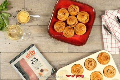 פרחי בצק עלים עם נקניק סלמי | עיבוד ממחושב: שולי סונגו©