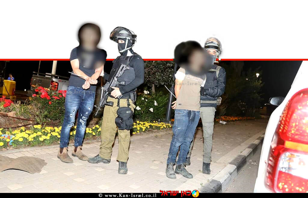 מפרי חוק אלימים נעצרים על ידי שוטרים במהלך "מבצע שומר החומות" | צילום: דוברות המשטרה | עיבוד ממחושב: שולי סונגו © מפרי חוק אלימים נעצרים על ידי שוטרים במהלך "מבצע שומר החומות" | צילום: דוברות המשטרה | עיבוד ממחושב: שולי סונגו ©