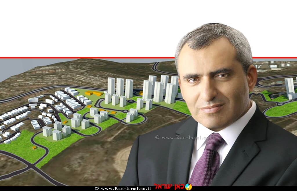זאב אלקין שר הבינוי והשיכון, ברקע: הדמיה של שכונת מול תבור נוף הגליל | צילום הדמייה: ניר – קוץ אדריכלים | עיבוד צילום: שולי סונגו © זאב אלקין שר הבינוי והשיכון, ברקע: הדמיה של שכונת מול תבור נוף הגליל | צילום הדמייה: ניר – קוץ אדריכלים | עיבוד צילום: שולי סונגו ©