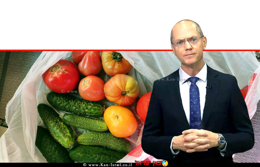 עודד פורר שר החקלאות ופיתוח הכפר ברקע: מלפפונים ועגבניות בעקבות פתיחת השוּק לייבוא של פירות וירקות | צילום: ©depositphotos | עיבוד צילום: שולי סונגו ©