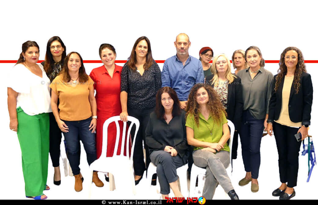 דר' סער הראל, עם פרויקטורית בכירה, נציגי הרשות וצוות פיקוח על מעונות היום | צילום: דוברות מחוז חיפה | עיבוד צילום: שולי סונגו © דר' סער הראל, עם פרויקטורית בכירה, נציגי הרשות וצוות פיקוח על מעונות היום | צילום: דוברות מחוז חיפה | עיבוד צילום: שולי סונגו ©