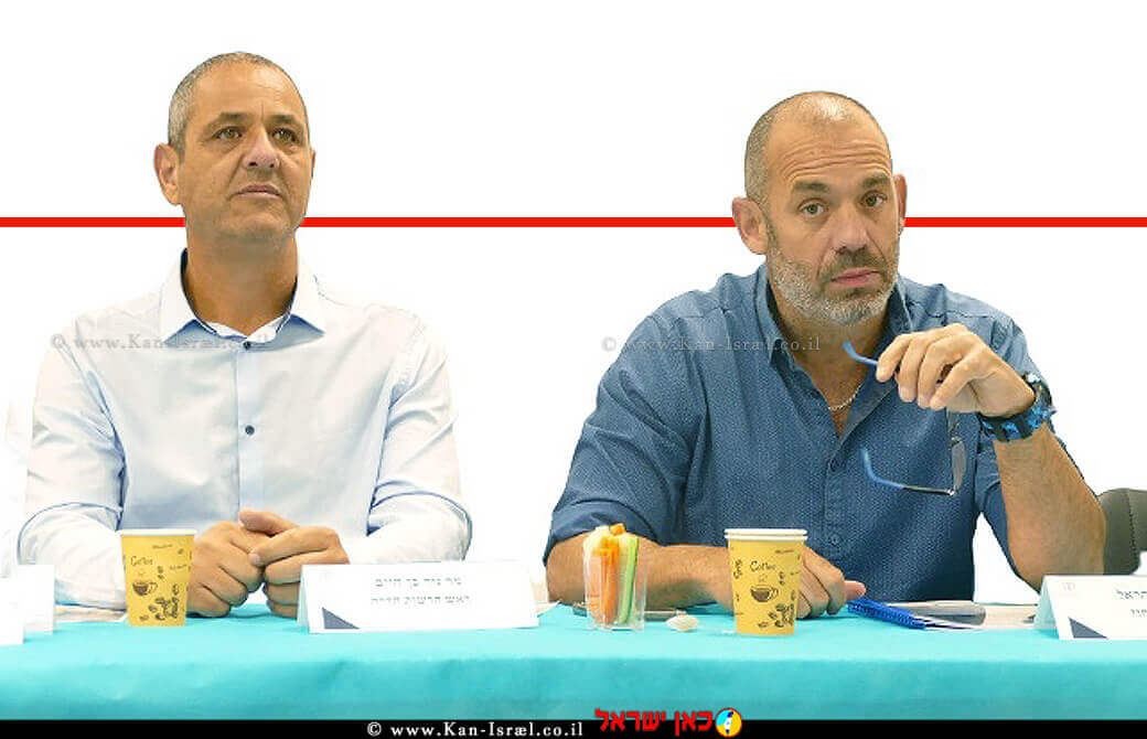 מנכל משרד חינוך מחוז חיפה דר' סער הראל עם ראש העיר חדרה ניר בן חיים בעת סיור מקצועי במעונות היום | צילום: דוברות מחוז חיפה | עיבוד צילום: שולי סונגו © מנכל משרד חינוך מחוז חיפה דר' סער הראל עם ראש העיר חדרה ניר בן חיים בעת סיור מקצועי במעונות היום | צילום: דוברות מחוז חיפה | עיבוד צילום: שולי סונגו ©