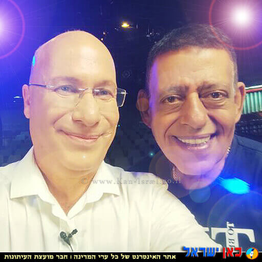 הזמר שימי תבורי, משתף בראיון ב-דיגיטל של גלי צהל בהגשת נתנאל סֶמְרִיק, משמאל | עיבוד צילום: שולי סונגו©
