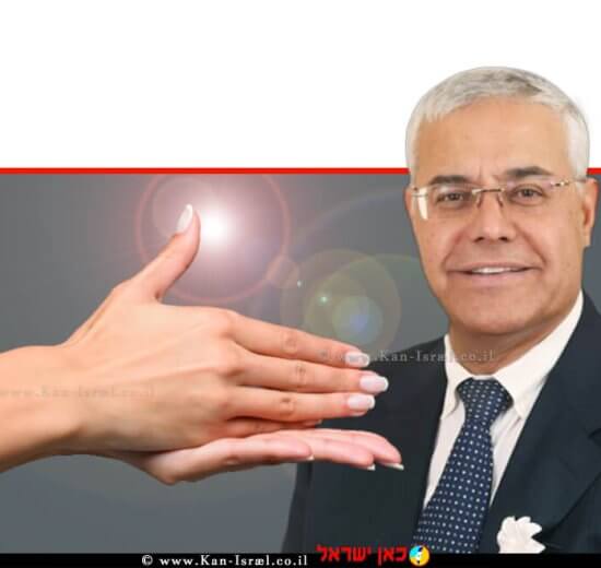 ז'קי לוי ראש עיריית בית שאן, ברקע: מחווה בשפת סימנים | צילום: כנסת | צילום: Depositphotos | עיבוד צילום: שולי סונגו ©