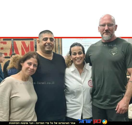 צביקה פרידמן, בעלי מכון הכושר קרוספיט, חובשת בכירה ב-מדא רויטל צברי, קובי ראסן שהתמוטט במהלך אימון במכון וניצל בזכות מַפְעֵם (דֵּפִיבְּרִילָטוֹר) ורעייתו לינור | צילום דוברות מדא | עיבוד צילום: שולי סונגו ©