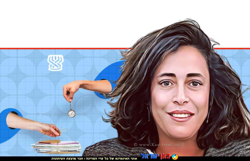  ירונה שלום, מנכלית המוסד לביטוח הלאומי ברקע: כרזת על הקדמת כל קצבאות אפריל, לרגל יום העצמאות ה-75 | עיבוד: Photolab | עיבוד צילום: שולי סונגו ©
