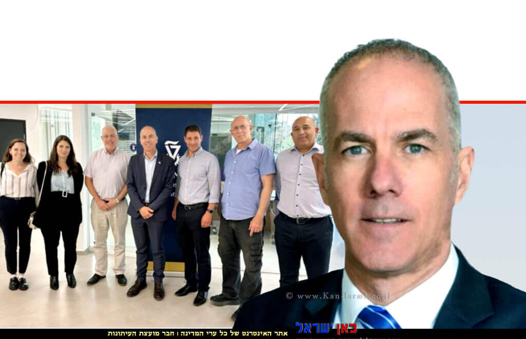 עורך דין אמנון מרחב מנכל משרד הכלכלה והתעשייה ברקע אנשי הטכניון ומשרד הכלכלה | עיבוד צילום: שולי סונגו ©